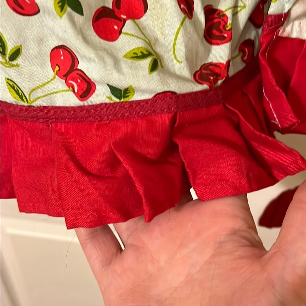 Cherry Print Apron with Red Accents - Picture 4 of 6